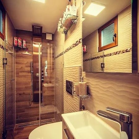 Panorama Apartment *